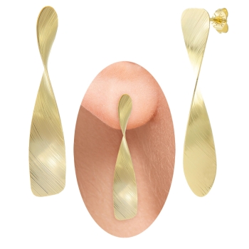 Brinco de chapa torcido folheado a ouro com acabamento riscado