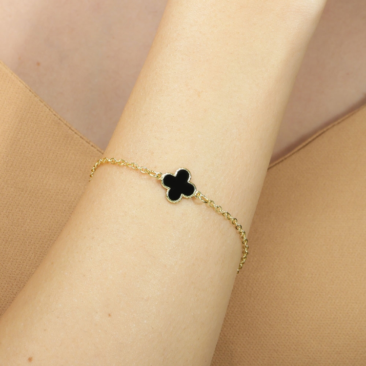 Foto 2 do Produto Pulseira Virginia com pingente trevo preto folheada a ouro