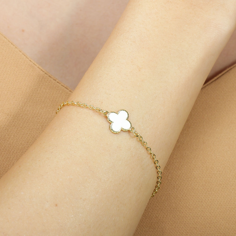 Foto 2 do Produto Pulseira Virginia com pingente trevo branco folheada a ouro