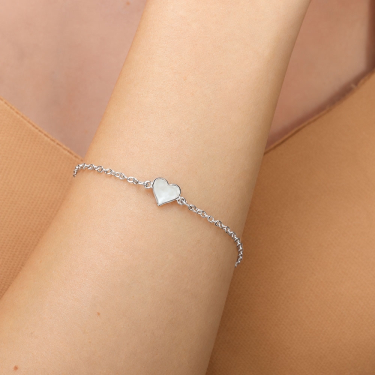 Foto 2 do Produto Pulseira folheada a prata com adereço em forma de coração abaulado